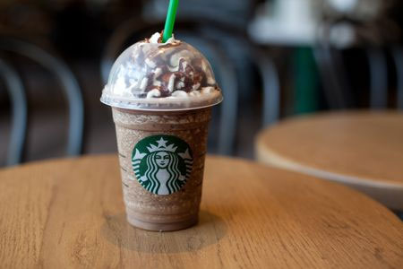 Como fazer frappuccino de chocolate do Starbucks
